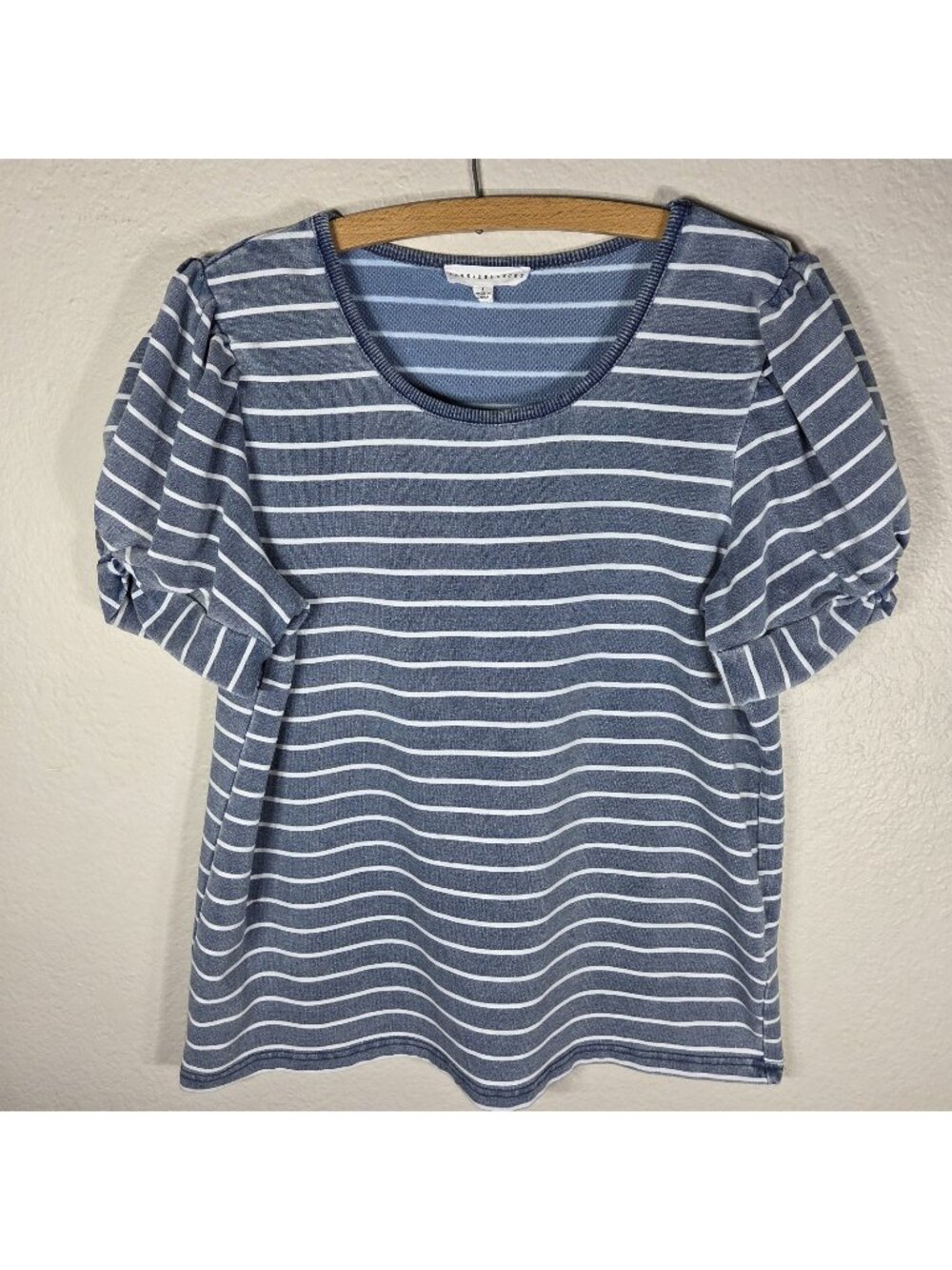 Jane & Delancey Twist Puff Sleeve Top Blouse Size L Acid Wash Striped Dusty Blue